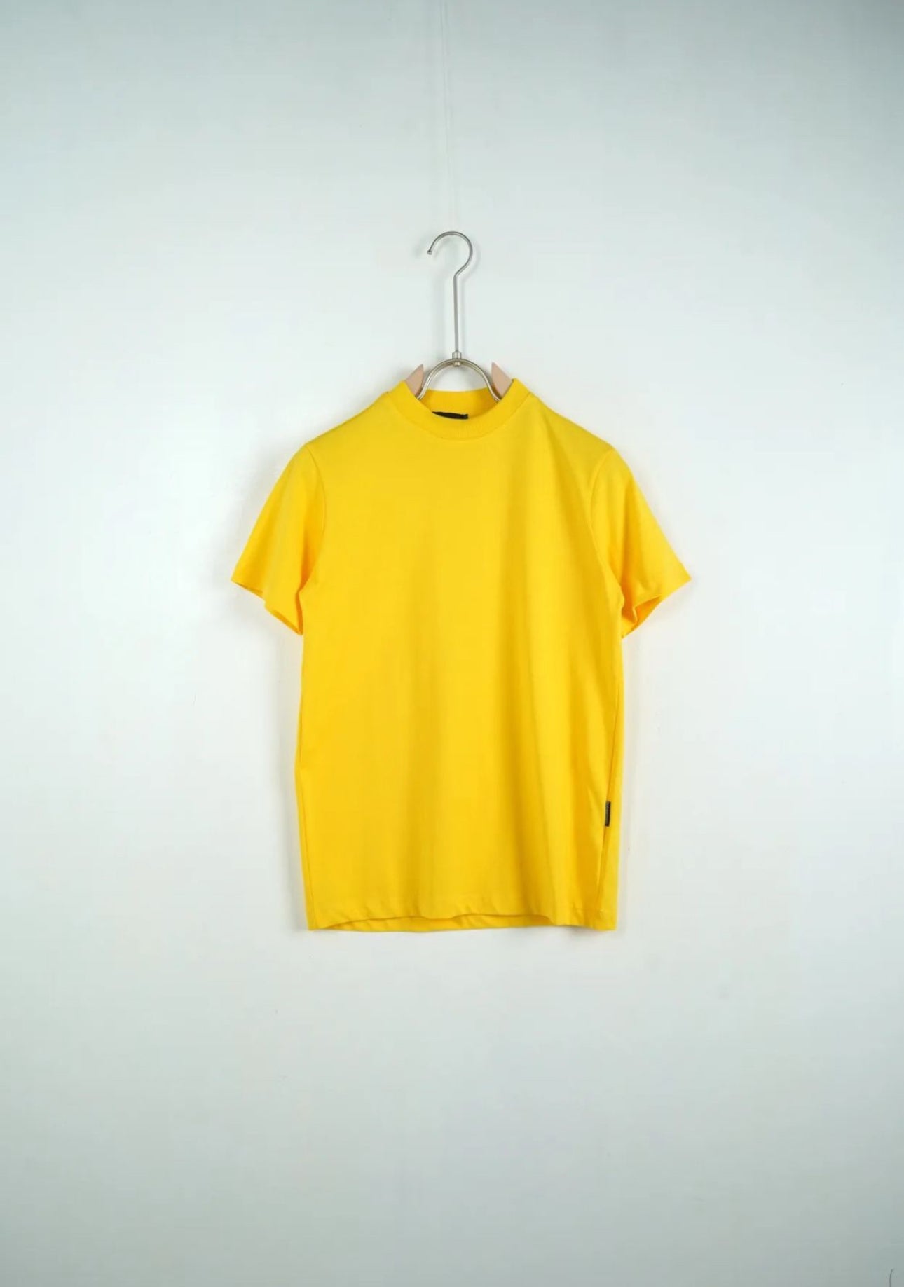 T-shirt tinta unita collo alto