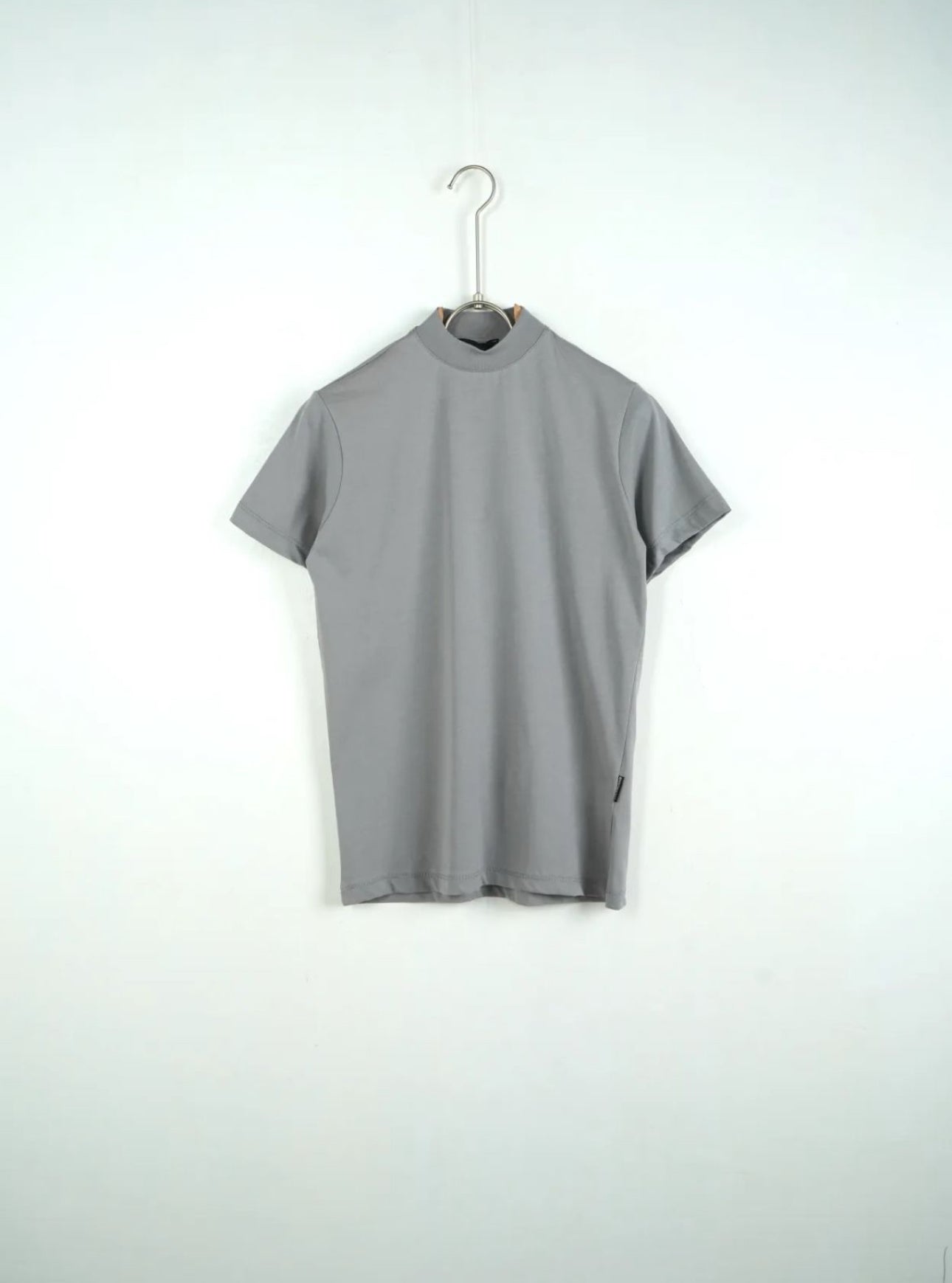 T-shirt tinta unita collo alto